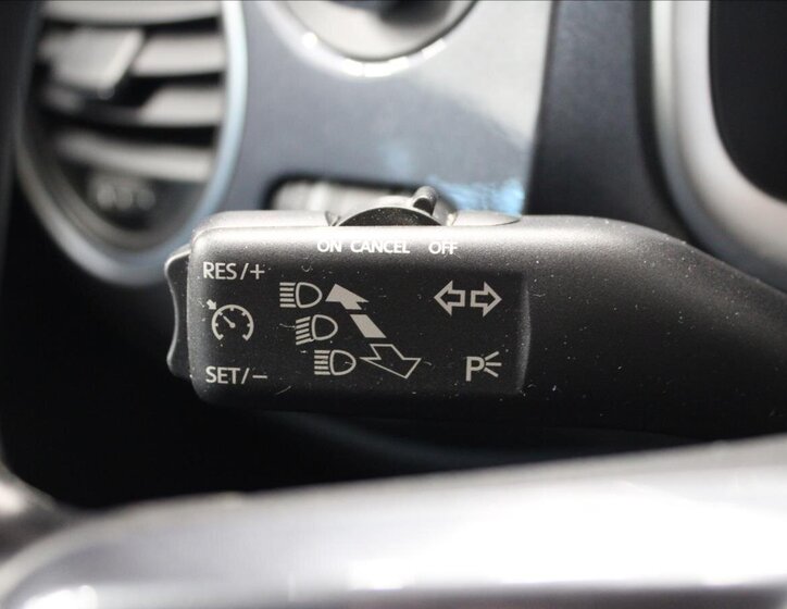 Volkswagen Beetle Hatchback 1,2 l 77 kw