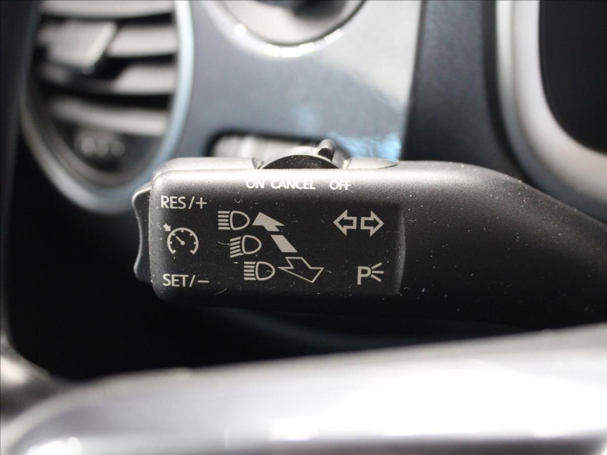 Volkswagen Beetle Hatchback 1,2 l 77 kw