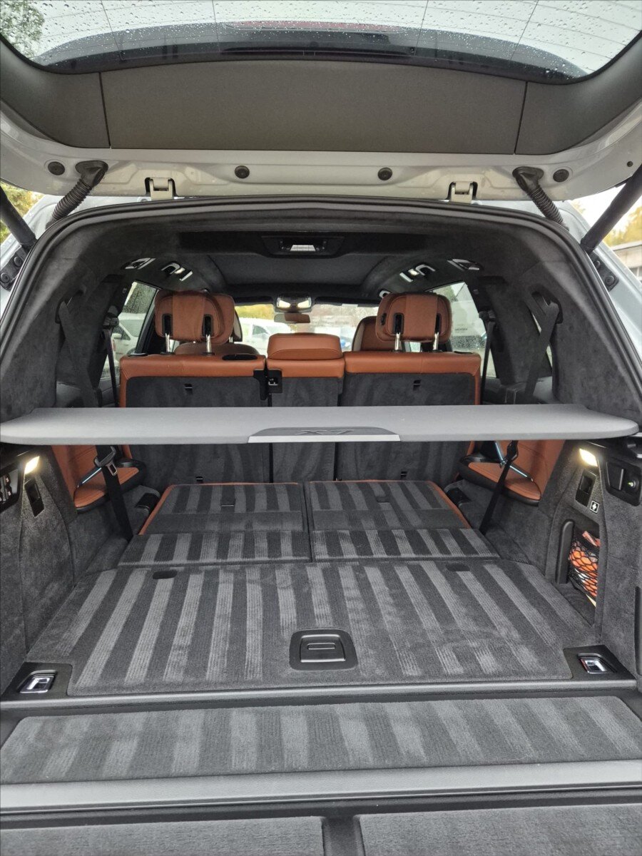 BMW X7 SUV / Terénní 3,0 l 250 kw