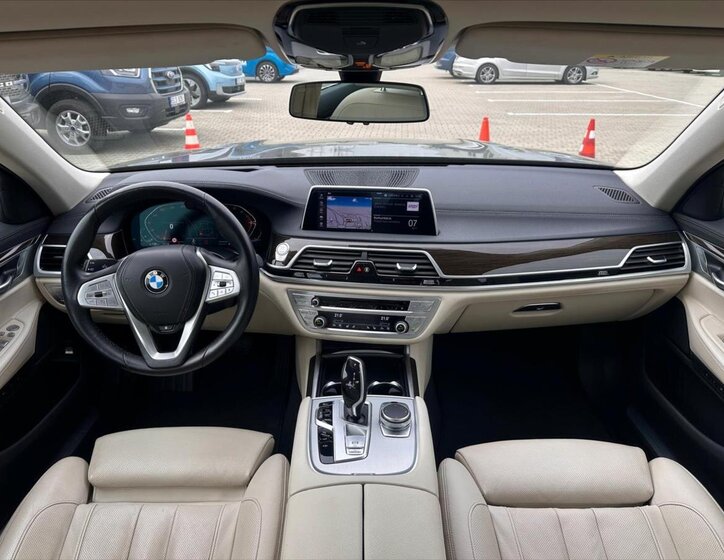 BMW Řada 7 22