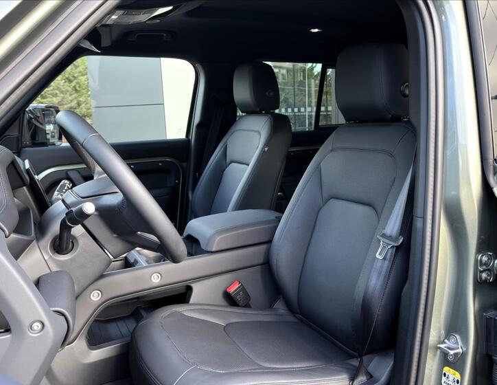 Land Rover Defender 20