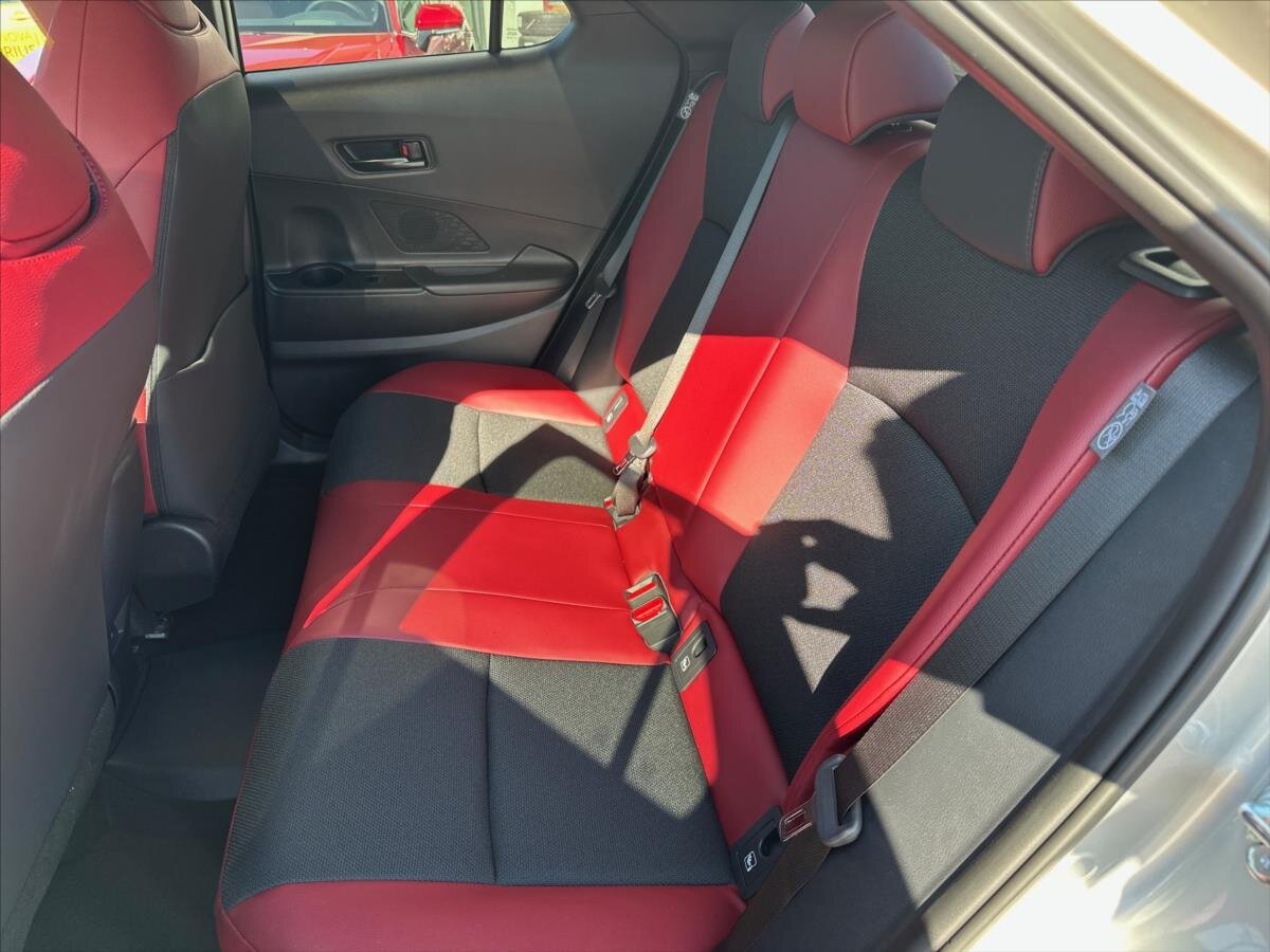 Toyota C-HR Hatchback 2,0 l 111 kw