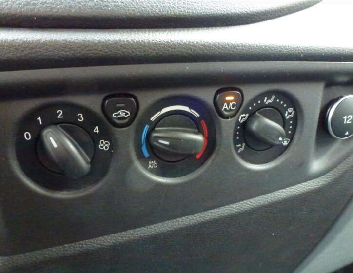 Ford Transit Skříň 2,2 l 74 kw