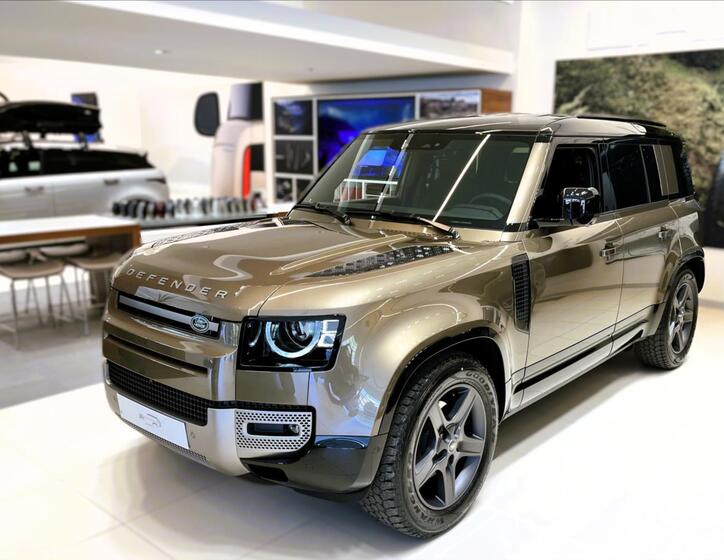 Land Rover Defender 1