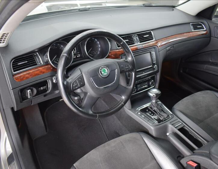 Škoda Superb 9