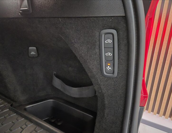 Volvo XC90 SUV / Terénní 2,0 l 180 kw