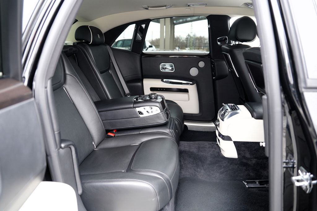 Rolls-Royce Ghost Sedan 6,6 l 420 kw