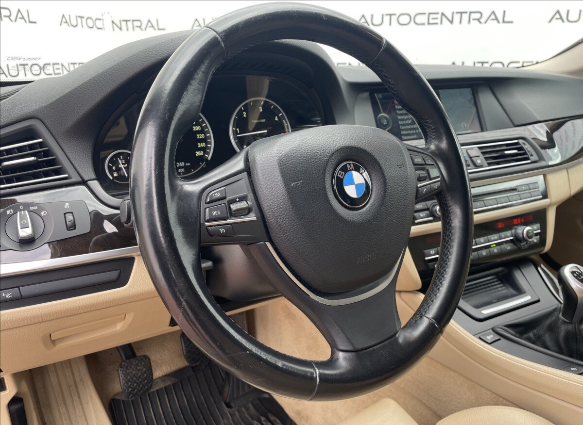 BMW Řada 5 Kombi 3,0 l 180 kw