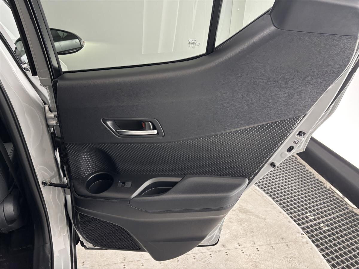 Toyota C-HR SUV / Terénní 2,0 l 135 kw