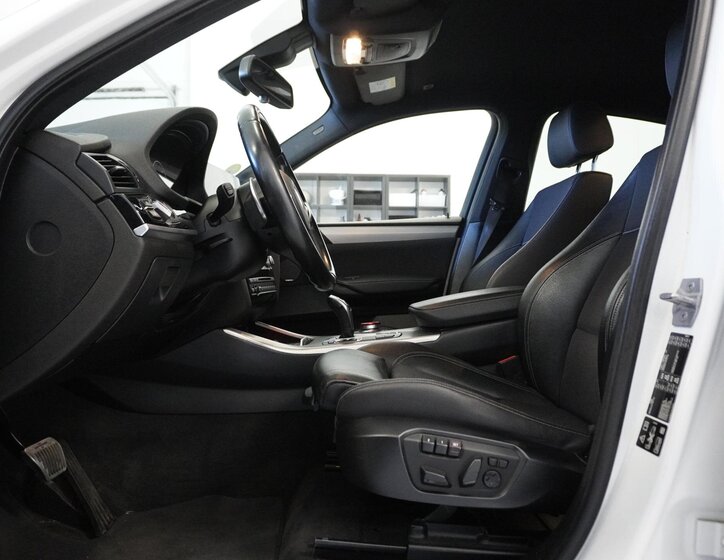 BMW X4 SUV / Terénní 3,0 l 230 kw