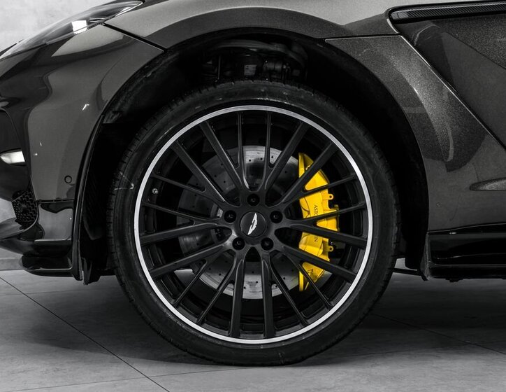 Aston Martin Ostatní SUV 4,0 l 520 kw