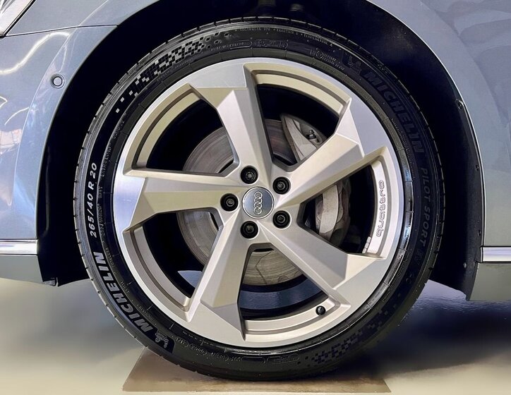 Audi A8 Sedan / Limuzína 3,0 l 210 kw