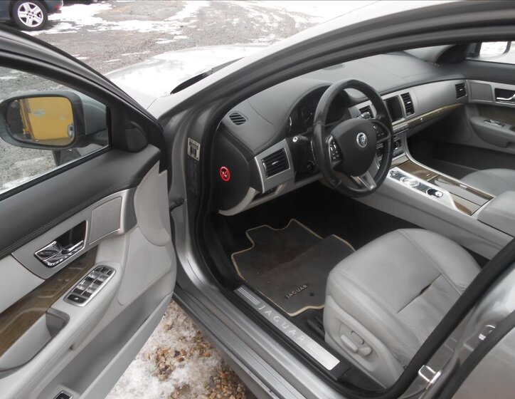 Jaguar XF Kombi 2,2 l 147 kw