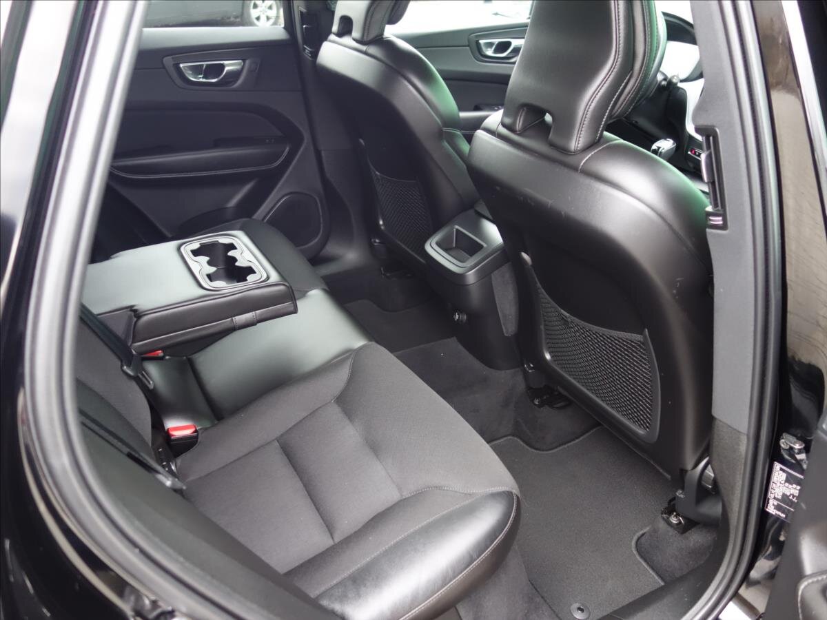 Volvo XC60 SUV / Terénní 2,0 l 110 kw