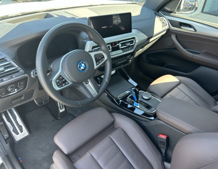 BMW iX3 13