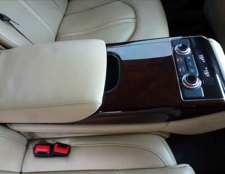 Audi A8 27