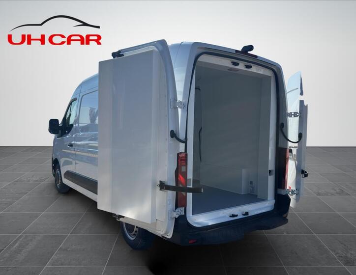 Nissan Interstar 7