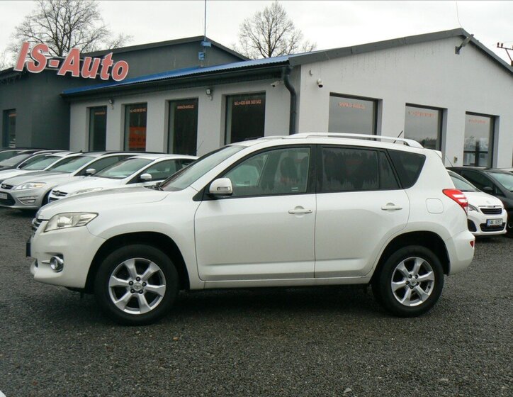 Toyota RAV4 SUV / Terénní 2,2 l 110 kw