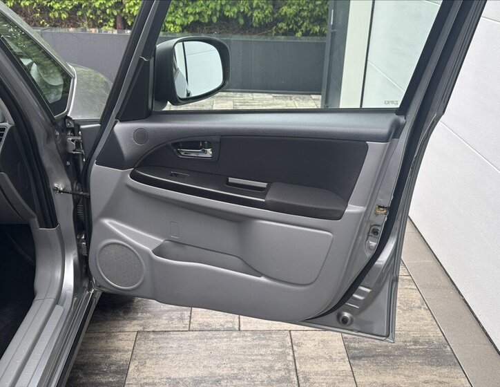 Suzuki SX4 Hatchback 2,0 l 99 kw