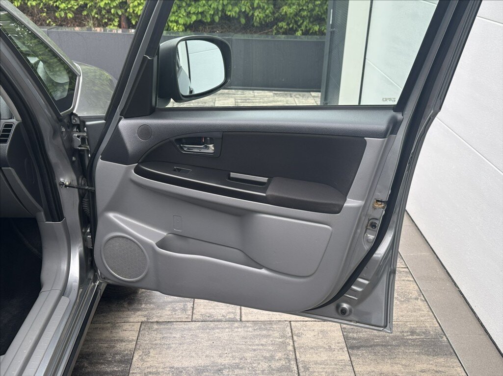 Suzuki SX4 Hatchback 2,0 l 99 kw