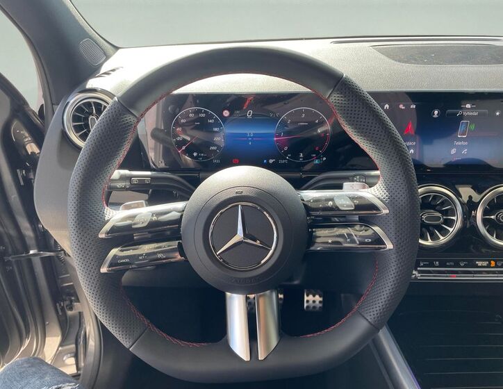 Mercedes-Benz GLA 11