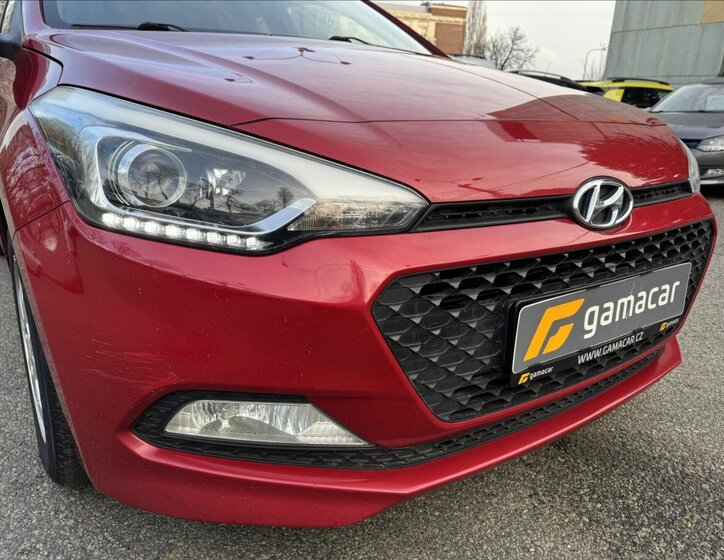 Hyundai i20 16