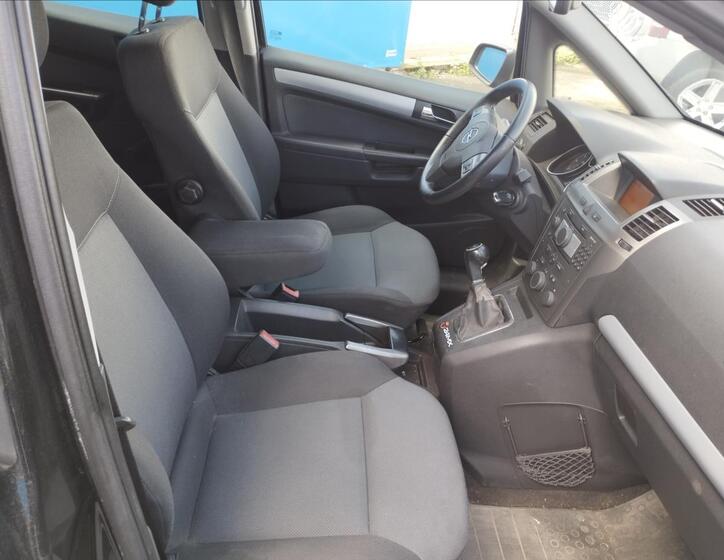 Opel Zafira 8