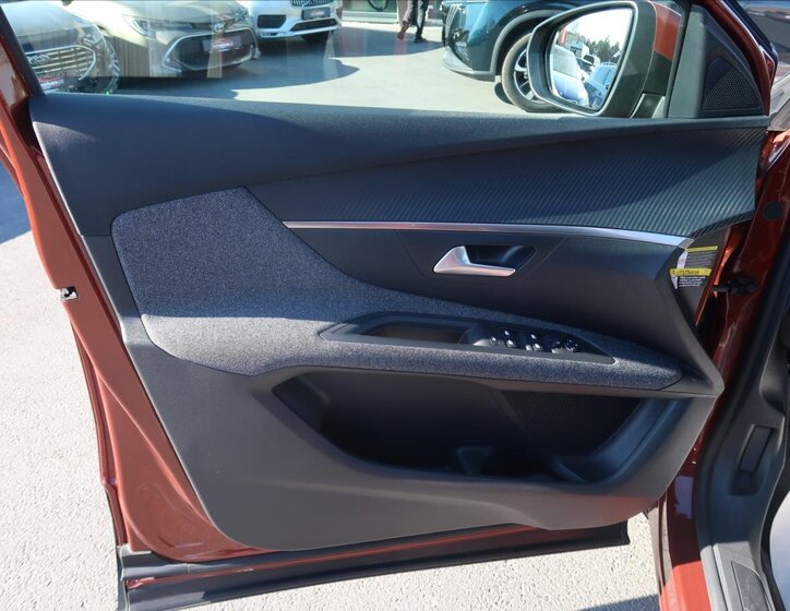 Peugeot 3008 SUV / Terénní 1,2 l 96 kw