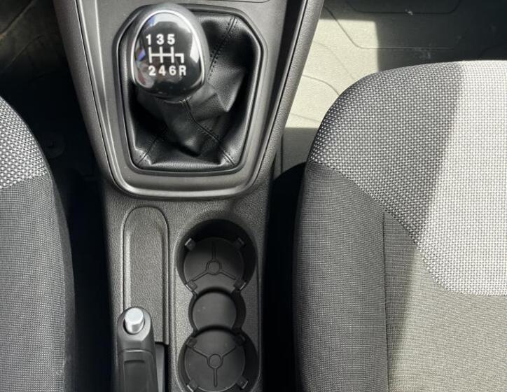 Ford Transit Courier 13