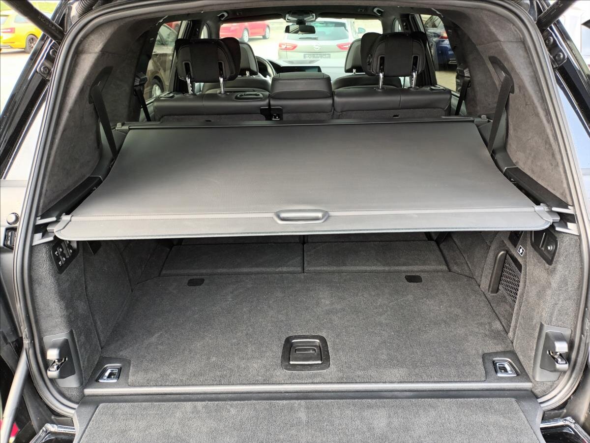 BMW X7 SUV / Terénní 4,4 l 390 kw