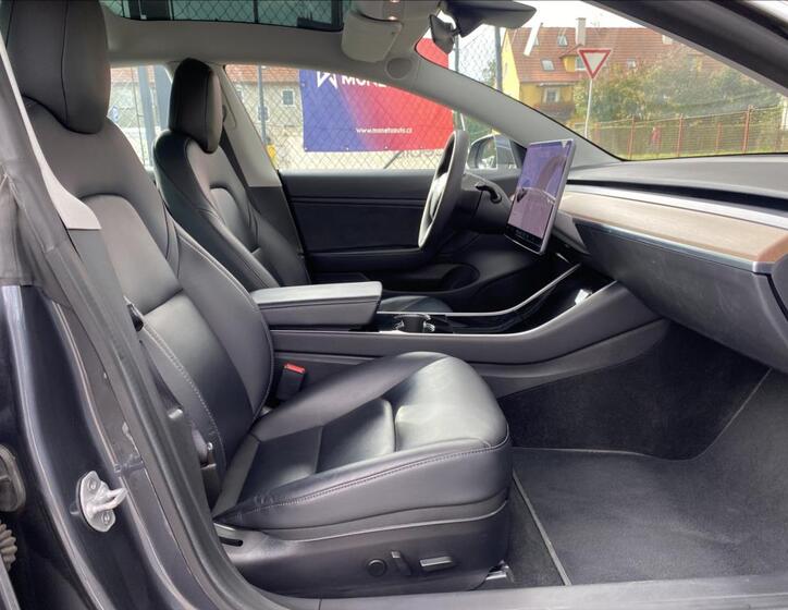 Tesla Model 3 31