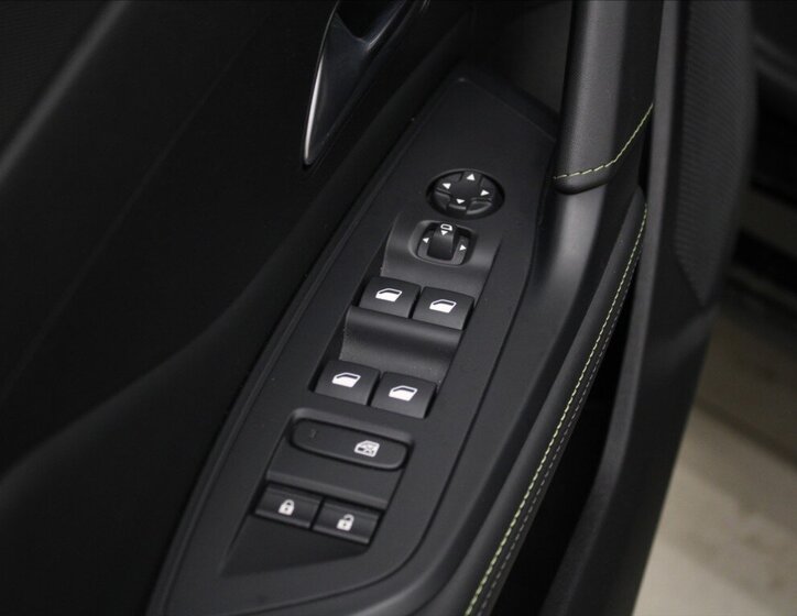 Peugeot 408 Liftback 1,6 l 165 kw