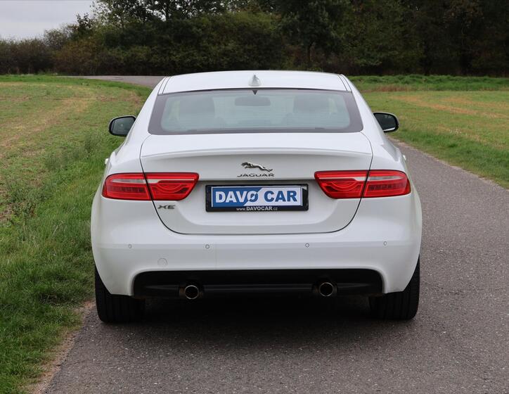 Jaguar XE 6