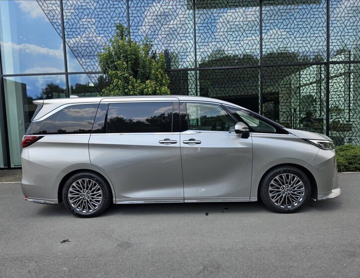 Lexus LM 350h VAN / Minibus 2,5 l 140 kw