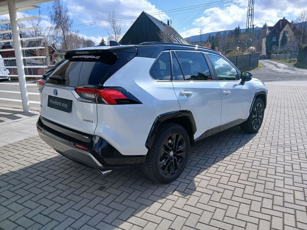 Toyota RAV4 SUV / Terénní 2,5 l 131 kw