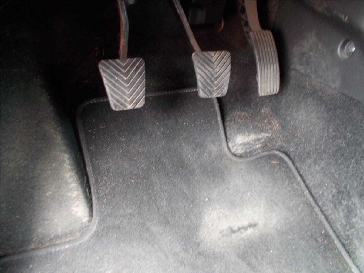 Mitsubishi Outlander SUV / Terénní 2,0 l 110 kw