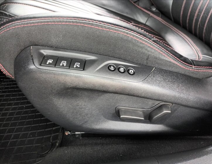 Peugeot 308 Hatchback 2,0 l 130 kw