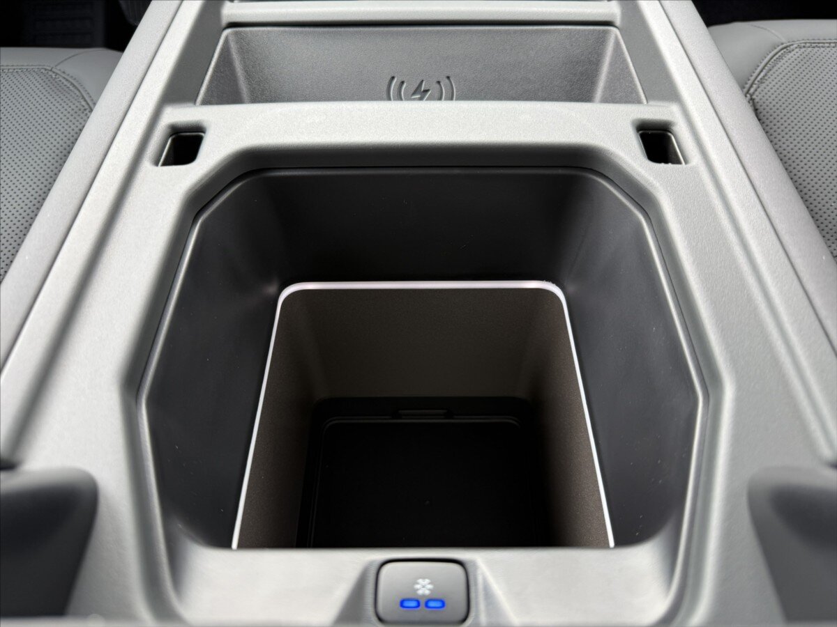 Land Rover Defender SUV / Terénní 3,0 l 184 kw