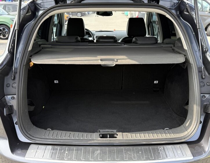 Ford Kuga SUV / Terénní 2,0 l 100 kw