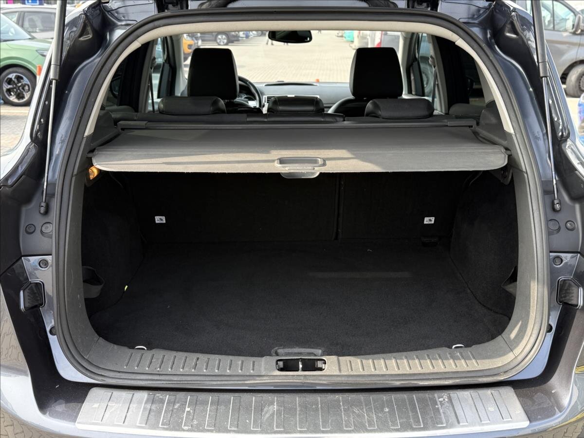 Ford Kuga SUV / Terénní 2,0 l 100 kw