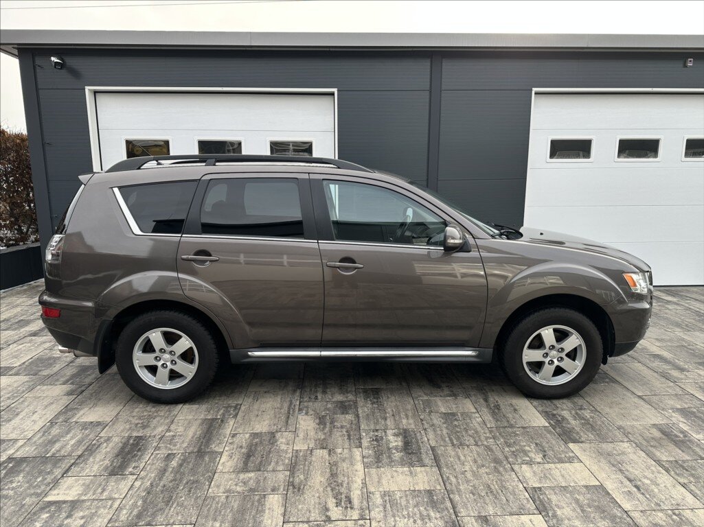 Mitsubishi Outlander SUV 2,3 l 130 kw