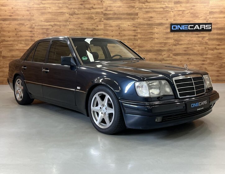 Mercedes-Benz Třídy E Sedan / Limuzína 5,0 l 235 kw