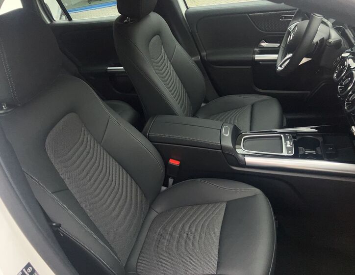 Mercedes-Benz GLA 12