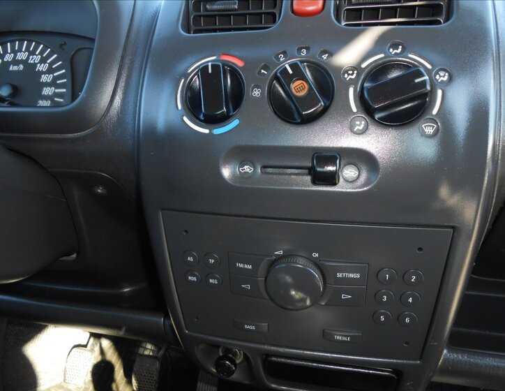 Opel Agila Hatchback 1,2 l 59 kw