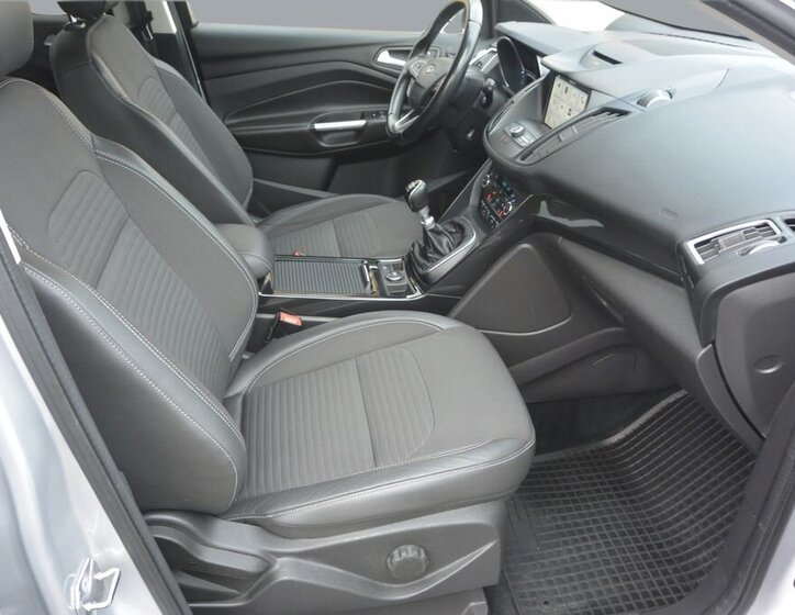 Ford Kuga SUV / Terénní 2,0 l 110 kw