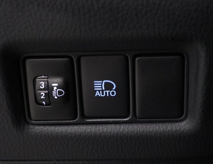 Toyota C-HR SUV 1,8 l 72 kw