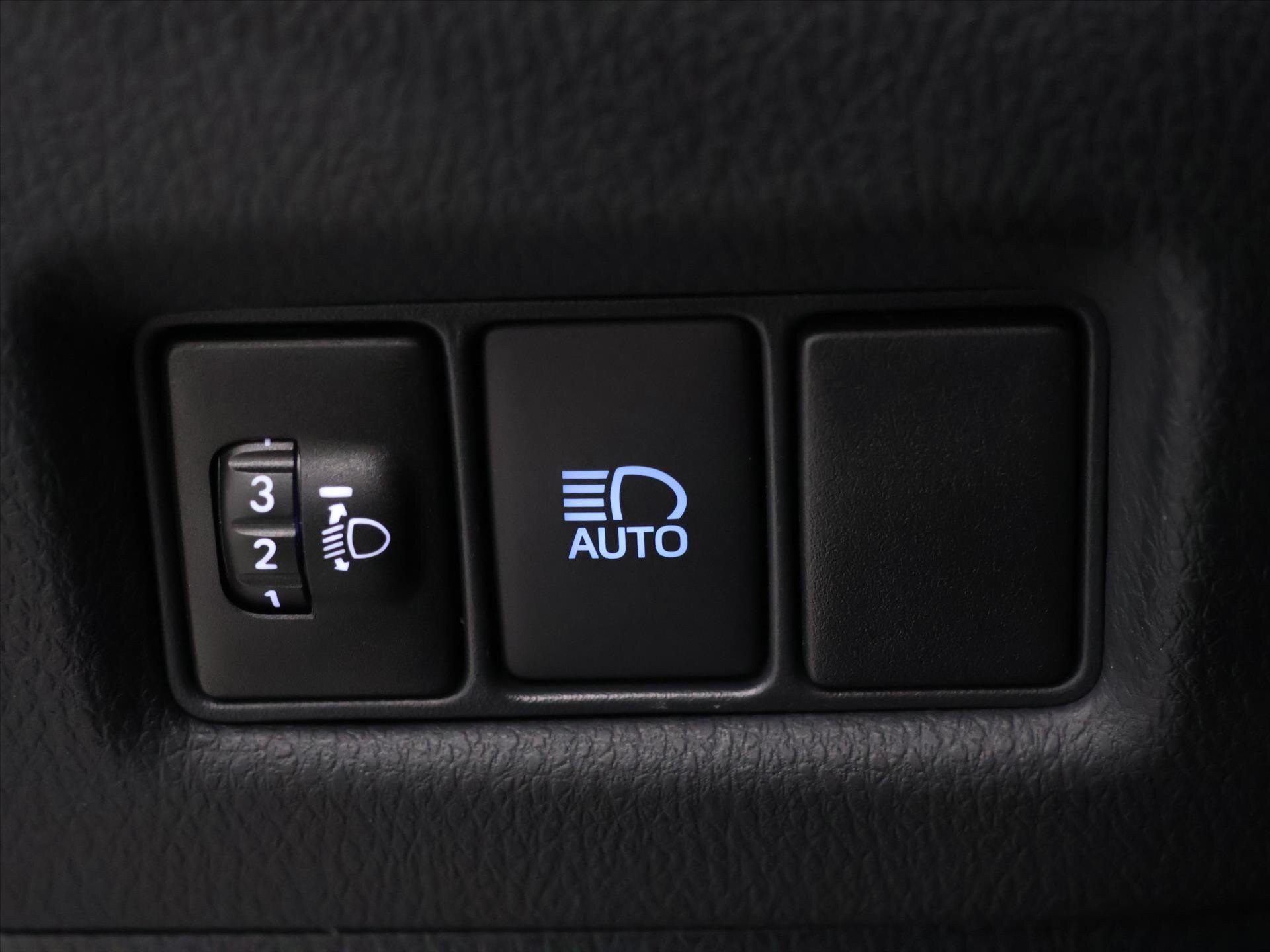 Toyota C-HR SUV 1,8 l 72 kw