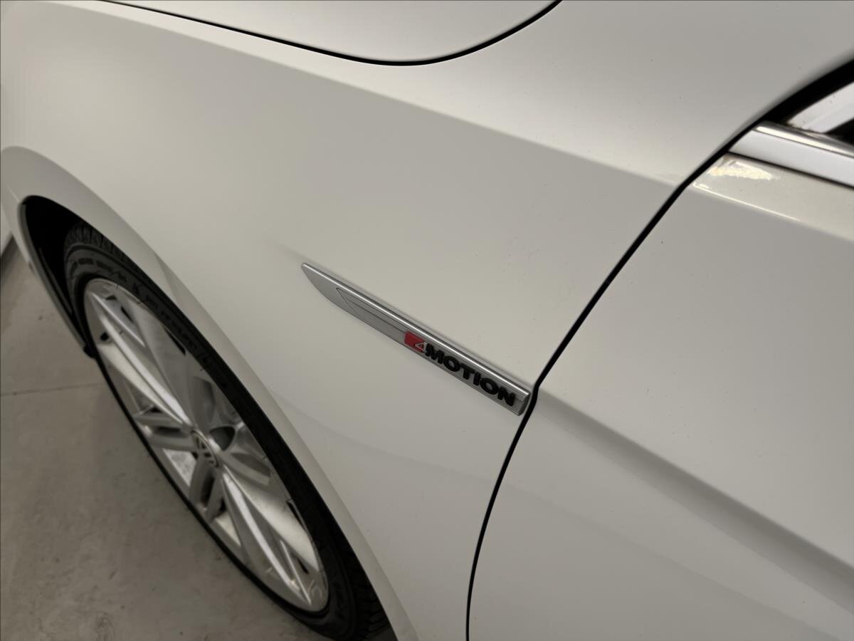 Volkswagen Passat Sedan / Limuzína 2,0 l 176 kw