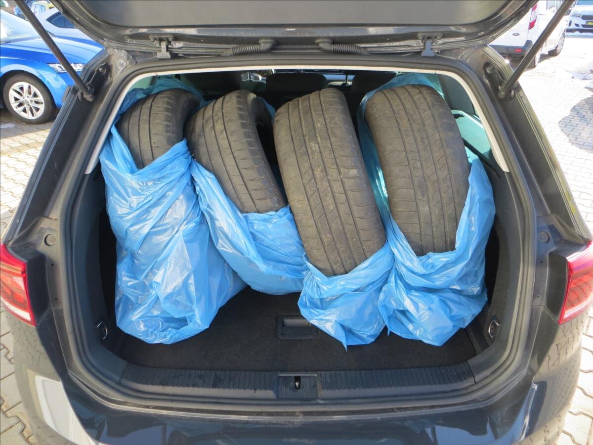 Volkswagen Passat Kombi 1,5 l 110 kw