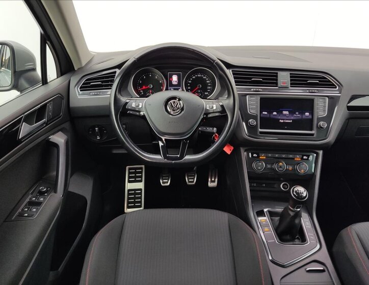 Volkswagen Tiguan 9